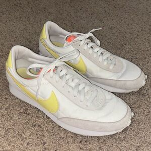 Nike Daybreak 'Pale Light Citron' Women's Running Sneaker CK2351-104 Size 10